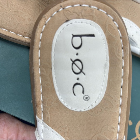 b.o.c. Adney White Sandals, Size 10 M - Picture 7 of 9